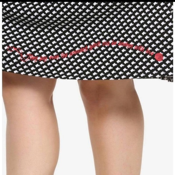 Coraline 2019 LAIKA black white red XS drees cotton-spandex short leaves - Picture 2 of 7